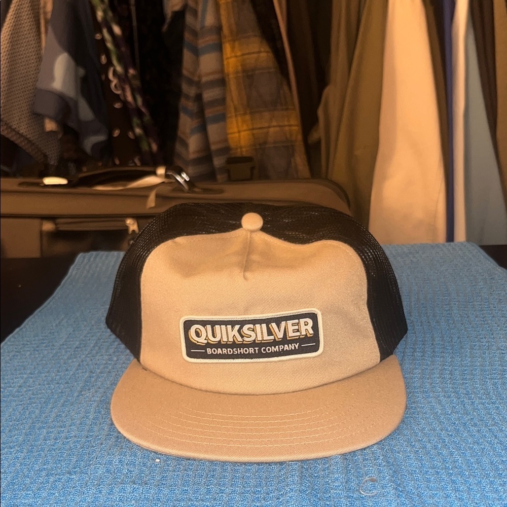 Quiksilver Beige and Black Cap